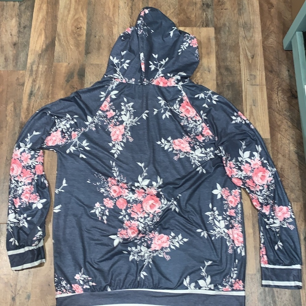 Angashion XL Hoodie style pull over with front pocket. - Picture 9 of 11